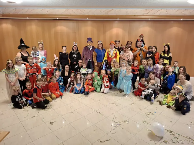 Für Unterhaltung, Spaß und Spiel für die zahlreichen Kinder, die zum Kindermaskenball der ÖVP St. Margarethen in Gasthaus Planer nach Rammersdorf gekommen waren, sorgten Gemeindeparteiobmann Reinhard Rausch mit seinem Team. | Foto: Manfred Gundacker