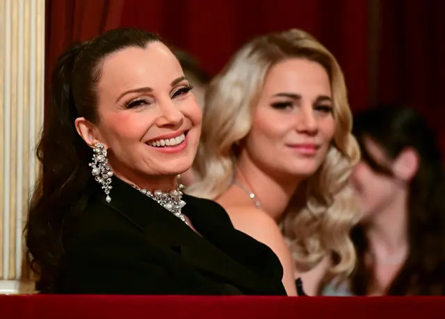 Fran Drescher in der Lugner-Loge. | Foto: 	APA-Images / APA / ROLAND SCHLAGER