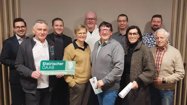 Das ÖAAB-Kernteam mit Obmann Helmut Krivec (vorne Mitte), Brigitte Hörmann (vorne 2.v.li.) und Cornelia Izzo (vorne 2.v.re.). | Foto: ÖAAB