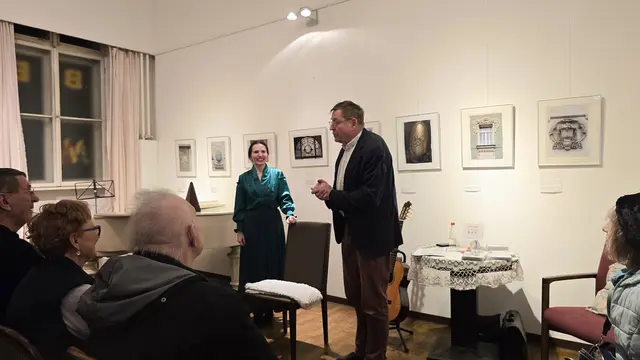 Johanna Beisteiner und Museumsleiter Dr. Franz Hofbauer während ihrer Ansprache an das Publikum. | Foto: CulturaLatina