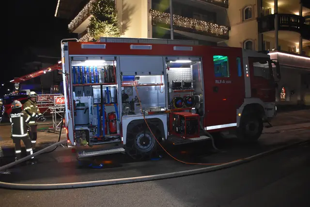 Ein Brand in der Zwischendecke einer Kellerbar in einem Hotel in Gerlos löste am Mittwochabend einen Feuerwehreinsatz aus. Verletzt wurde niemand.
 | Foto: zoom.tirol