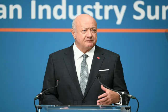 Bundeskanzler Christian Stocker (ÖVP) hat sich am Rande eines Treffens in Brüssel für diplomatische Kontakte mit Moskau ausgesprochen. | Foto: Antwerp / Antwerp Province / Belgium