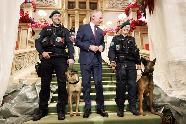 Diensthunde sollen ebenso zum Einsatz kommen wie umfassende Kontrollen sämtlicher eingebrachten Gegenstände. | Foto: APA-Images / APA / TOBIAS STEINMAURER