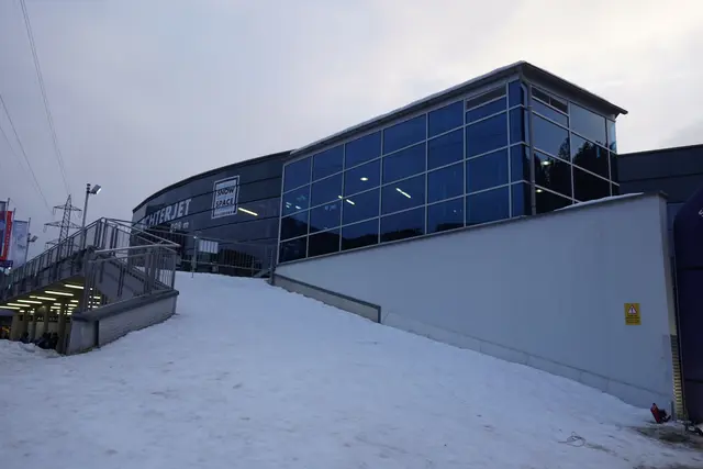 Snow Space öffnete beim Achter-Jet in Flachau seine Türen. | Foto: Emanuel Hasenauer