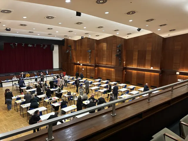Die Bezirksvertretungssitzung fand in der VHS Floridsdorf statt. | Foto: Michael Marbacher/MeinBezirk