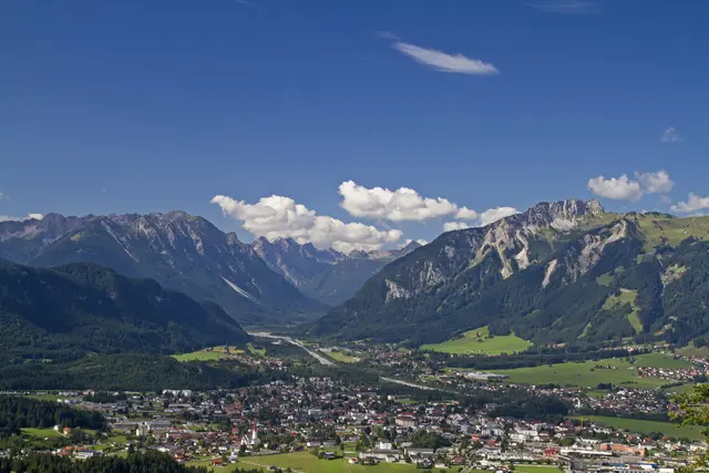 Die Klimaanalyse des Landes Tirol wird nun auch auf die Regionen Lienz und Umgebung, Reutte und Umgebung sowie der Raum Kitzbühel bis St. Johann i. T. ausgeweitet. | Foto: smarterpix/Tinieder