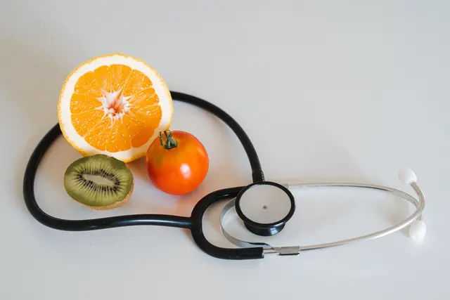 Heilfasten kann für gesunde Erwachsene kurzfristig möglich sein, langfristige Gesundheit entsteht jedoch durch bewussten Genuss und ausgewogene Ernährung. | Foto: Pfeifer