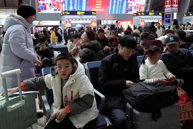 Millionen in Bewegung: Die alljährliche Mega-Reisewelle rund um das chinesische Neujahrsfest rollt bereits – und soll heuer ein "historisches Niveau" erreichen. Spürt man das auch in Österreich? | Foto: APA-Images / REUTERS / Florence Lo