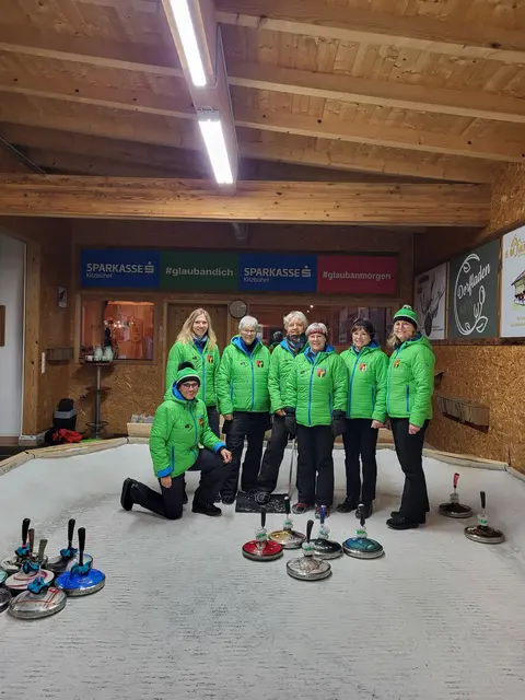 Rang 3: EC Oberndorf, Angelika Kunstowny, Barbara Hofer, Vreni Groder, Sabine Trabi, Monika Friedl, Rita Stöckl und Janet Rosenkranz.