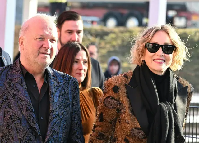 Opernball 2026: Als internationaler Promi-Höhepunkt gilt heuer der Besuch von Sharon Stone. Hier mit Karl Guschlbauer. | Foto: APA-Images / APA / BARBARA GINDL
