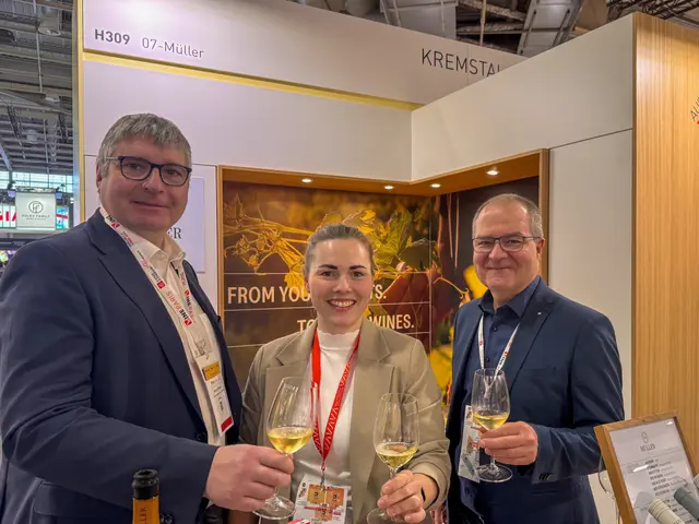 Reinhard Zöchann (NÖ Weinbaupräsident), Diana Müller, Klaus Goldmann (GF Wein Niederösterreich) | Foto: Wein Niederösterreich