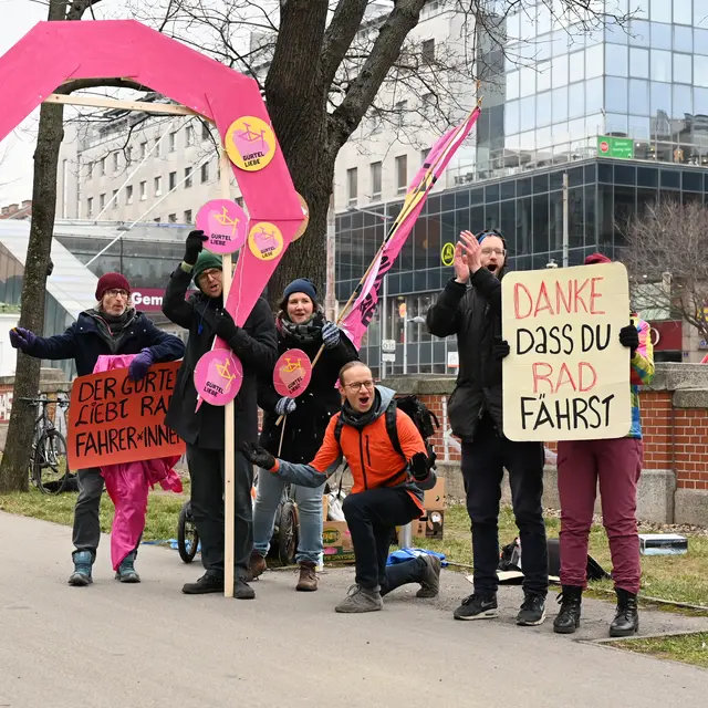 Schon im vergangenen Jahr zeigte sich die Initiative dankbar.  | Foto: Gürtelliebe