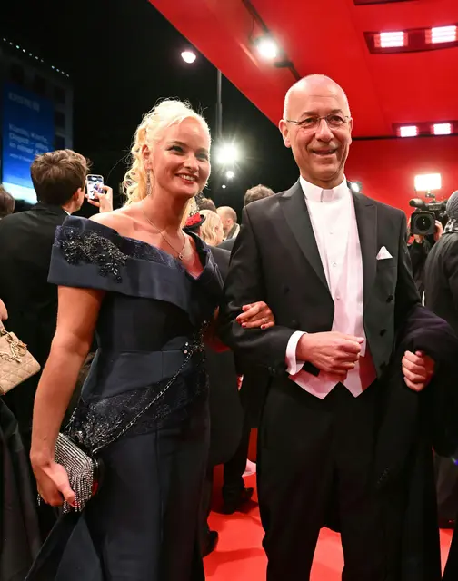 Dompfarrer Toni Faber mit seiner Begleitung. | Foto: APA-Images / APA / HELMUT FOHRINGER