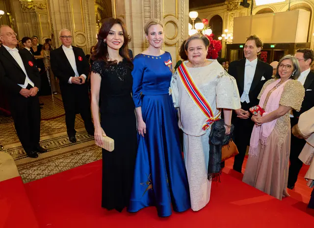 v.l.: die albanische Außen- und Europaministerin Elisa Spiropali, die österreichische Außenministerin Beate Meinl-Reisinger (Neos) und ihre philippinische Amtskollegin Maria Theresa Lazaro. | Foto: APA-Images / Starpix