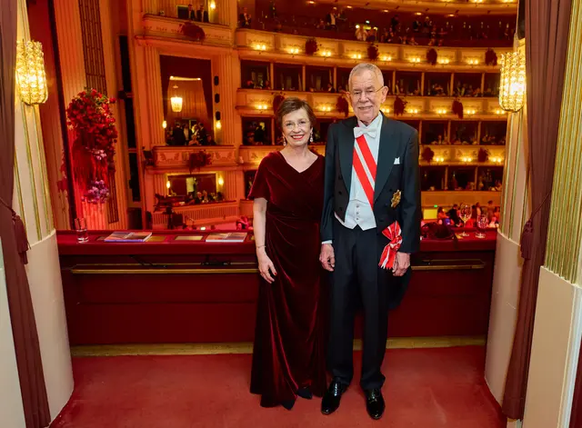 Bundespräsident Alexander van der Bellen mit Ehefrau Doris Schmidauer. | Foto: APA-Images / Starpix