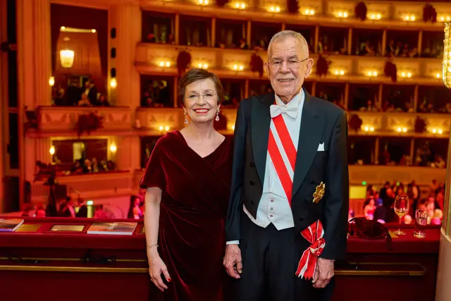 Bundespräsident Alexander van der Bellen mit Ehefrau Doris Schmidauer. | Foto: APA-Images / Starpix