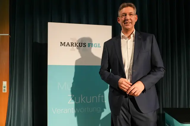 Ein seltener Anblick: Bezirkschef Markus Figl ohne Krawatte. Manche Wegbegleiter munkeln ja, dass Figl im Anzug auf die Welt gekommen sei. | Foto: Andreas Pölzl/MeinBezirk