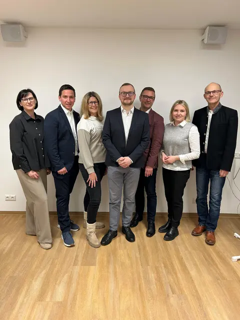 Das neu gewählte ÖAAB Vorstandsteam mit Obmann Stefan Ahammer (mitte).  | Foto: OÖVP