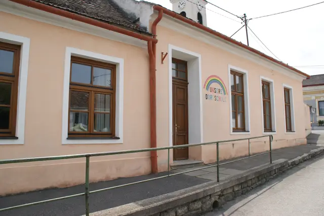 Statt der Dorfschule kam ein Neubau in Breitenwaida für Schule und Kindergarten. | Foto: Alexandra Goll