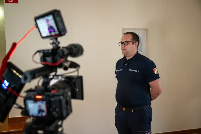 Auch das Sprechen vor Kameras und Mikrofon wurde geübt. | Foto: Pressestelle BFK UU | Tobias Schartner