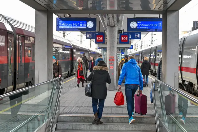 Die Gewerkschaft fordert eine "Eisenbahnpolizei", um die Sicherheit von Zugbegleitern gewährleisten zu können. (Symbolfoto) | Foto: APA-Images / Harald Dostal