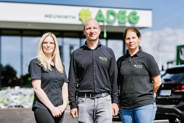 Rückenwind aus dem Team: Rund 60 Mitarbeiter:innen unterstützen ADEG Kaufmann Andreas Neuwirth an den Standorten Furth-Göttweig, Pyhra und Absdorf.  | Foto: REWE Großhandel GmbH, Leonardo Ramirez Photography