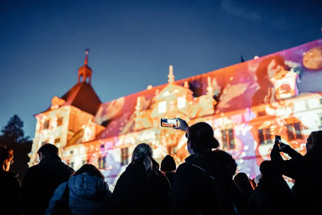 "Klanglicht" kommt zwischen 23. Oktober und 7. November nach Schloss Eggenberg – der Besuch ist heuer ausschließlich mit gültigem Ticket möglich. | Foto: Alex Koch