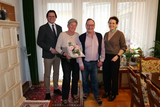 Bürgermeister Bernhard Heinl, Helga und Gerhard Fleischmann, GGR Maria Burchhart | Foto: Marktgemeinde Michelhausen