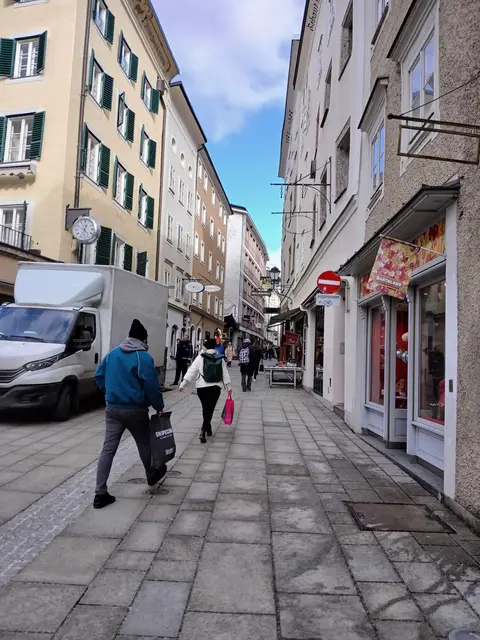 Die Stadtpolitik will den Anteil an Fußgängern erhöhen. Begegnungszonen und Sicherheit sind zentrale Parameter.
 | Foto: Stadt Salzburg