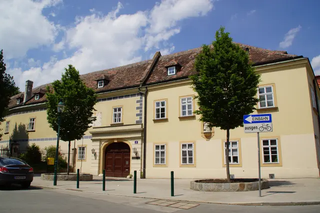 Das Schloss Altmannsdorf befindet sich am Khleslplatz. | Foto: Alois Fischer
