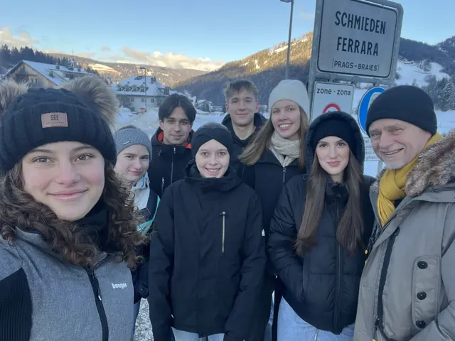 Ein Teil der KTS-Schüler ist live in Cortina dabei. | Foto: Privat