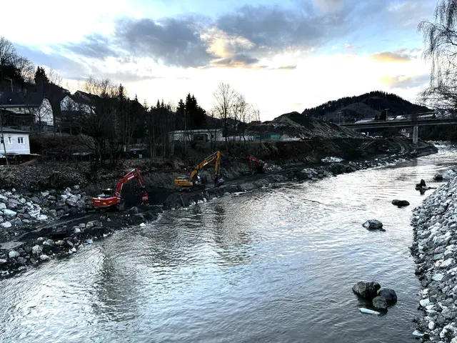 Hinter der Villa befindet sich die große Baustelle des Stadtkraftwerkes.  | Foto: MeinBezirk/Julia Gerold