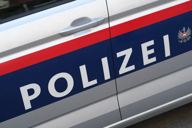 In Favoriten ist es am Freitagnachmittag zu einem schweren Verkehrsunfall mit Beteiligung eines Polizeifahrzeugs gekommen. (Symbolbild) | Foto: foremniakowski/Smarterpix