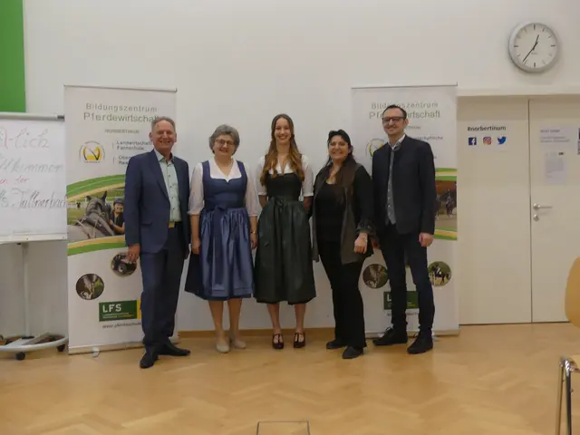 Kaja Krampe aus Kierling mit 
ehemaligem Landesschulinspektor Karl Friewald, Direktorin Rosina Neuhold, Klassenvorständin Belinda Bartik, Geschäftsführer LFA Anton Hölzl | Foto: LFS Tullnerbach