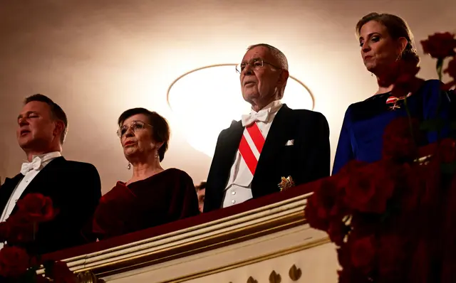 v.l.: Vizekanzler Andreas Babler (SPÖ), Doris Schmidauer, Bundespräsident Alexander Van der Bellen und Beate Meinl-Reisinger (Neos) | Foto: APA-Images / APA / ROLAND SCHLAGER