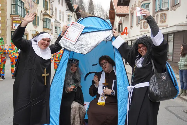 Der mobile Beichtstuhl dieser Gruppe rund um Benjamin Peer wurde gerne genutzt! | Foto: Kainz