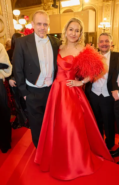 Gery Keszler und seine Begleitung. | Foto: APA-Images / Starpix