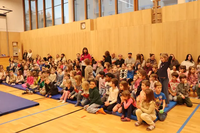 Über 300 Schüler zählt die VS Gratkorn. An zwei Tagen präsentierten die Kinder im Turnsaal ihre besonderen Talente.  | Foto: Edith Ertl