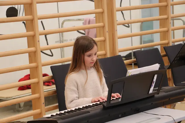 Luisa spielte am Piano das Musikstück vom Fisch. | Foto: Edith Ertl