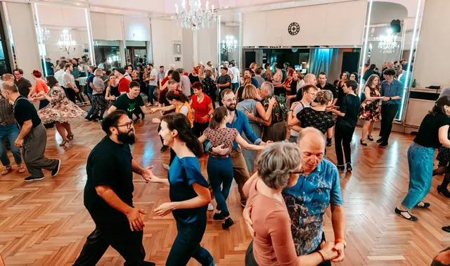 Bei Some Like It Hot! kann man Lindy Hop und verschiedene andere Swingtänze lernen. | Foto: Max Fuchs