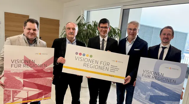 Bei der Präsentation in Gallizien (v. li.): Landtagsabgeordneter und Bürgermeister Hannes Mak, LAG-Obmann Valentin Blaschitz, Landeshauptmann-Stellvertreter Martin Gruber, Wirtschaftskammer-Bezirksstellenobmann Rudolf Bredschneider und Bürgermeister Stefan Salzmann von St. Paul im Lavanttal  | Foto: Büro LH-Stv. Gruber/Gamper