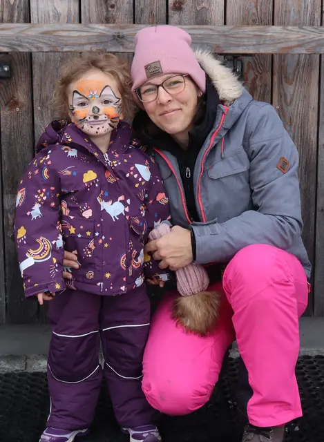 Das Kinderschminken wurde von zahlreichen kleinen Gästen und ihren Eltern wahrgenommen.  | Foto: Tatschl