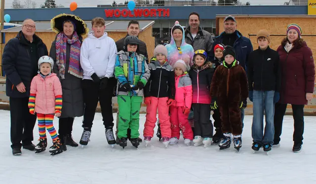 Die ÖVP Stadt- und Gemeinderäte freuten sich über den guten Besuch der Eisdisco in Schrems | Foto: Walter Kellner