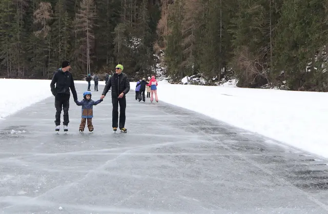Eislaufen war eine Freunde für Groß und Klein. | Foto: Tatschl
