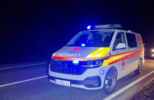 Der alarmierte Rettungsdienst übernahm gemeinsam mit dem Notarzt des Rotes Kreuz Scheibbs die medizinische Erstversorgung.  | Foto: DOKU NÖ