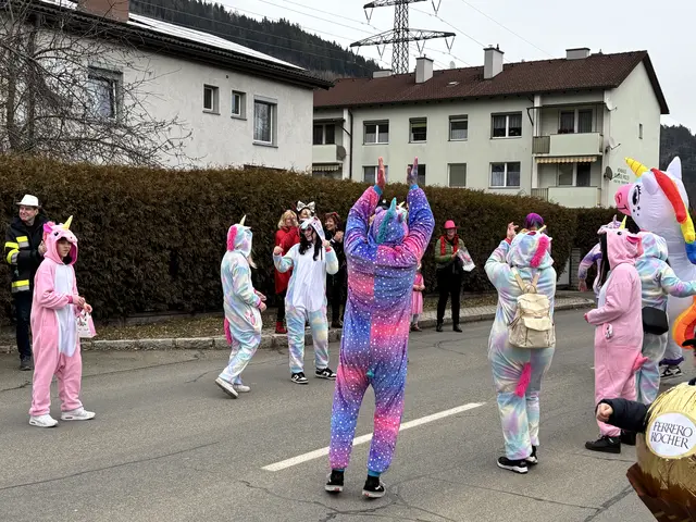 Einhörner sorgen für ausgelassene Stimmung und animierten die Besucherinnen und Besucher zum Tanz. | Foto: MeinBezirk/Astrid Moder