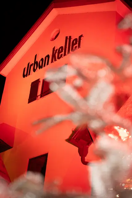 Beim legendären Wüdara Gschnas 2026 verwandelte sich der Urbankeller Salzburg einmal mehr in eine brodelnde Faschingshochburg. | Foto: Samir Ikhlef/Salzburg-Cityguide