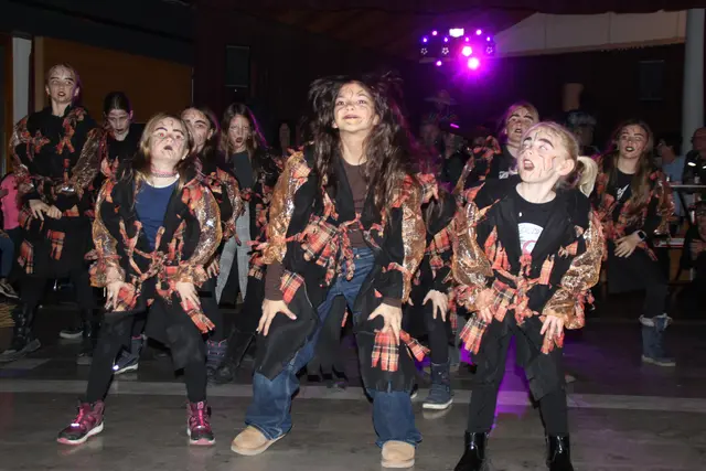 Ein tänzerisches Highlight: die Kemater Junghexen. | Foto: Manfred Jordan