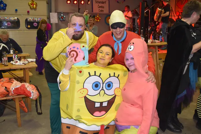 Spongebob ließ sich mit seinen Freunden die Party in Schandorf nicht entgehen. | Foto: MeinBezirk/Michael Strini