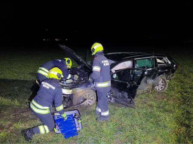 Der Unfall ereignete sich in den Abendstunden auf der Verbindungsstraße zwischen den beiden Gemeinden. | Foto: DOKU NÖ